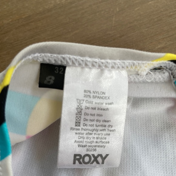 Roxy 2 piece bikini (Size 6/8) - Picture 5 of 7